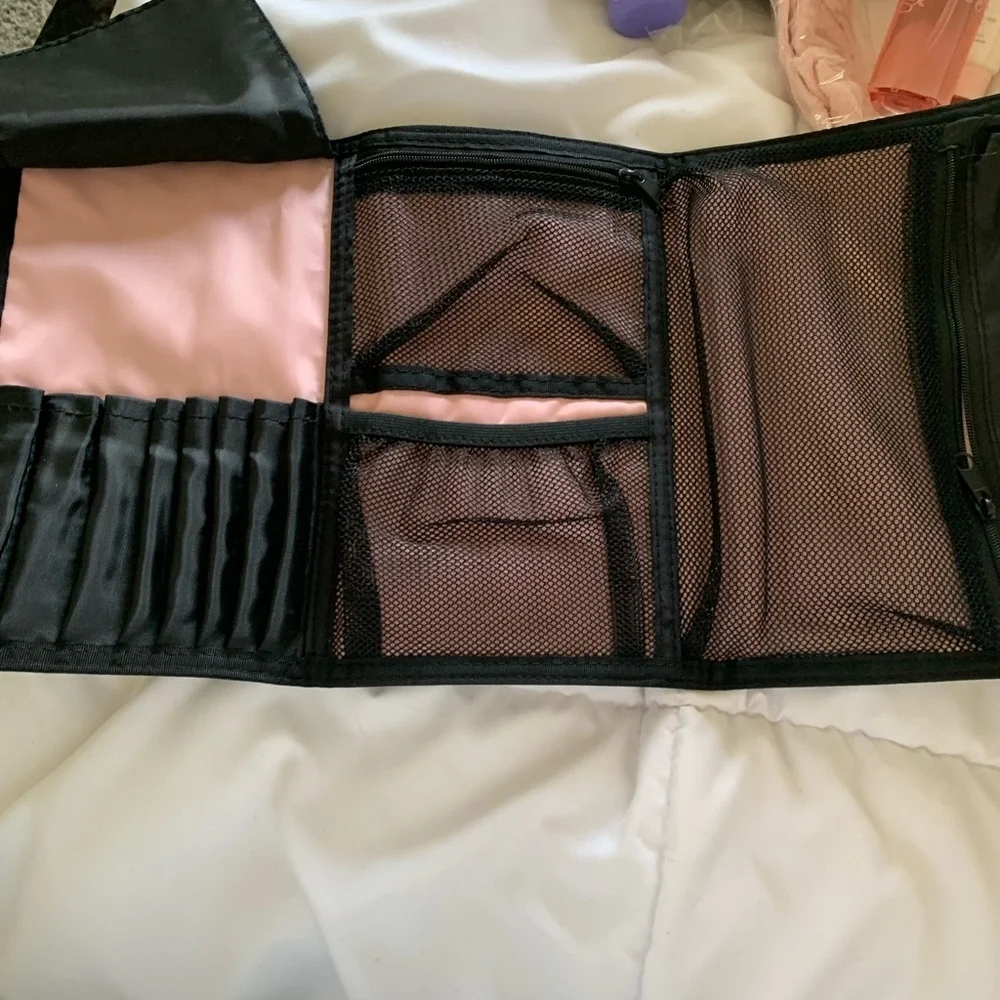 Mary Kay Black Cosmetic Bag Sleek Design with Zipper Closure - Picture 3 of 3